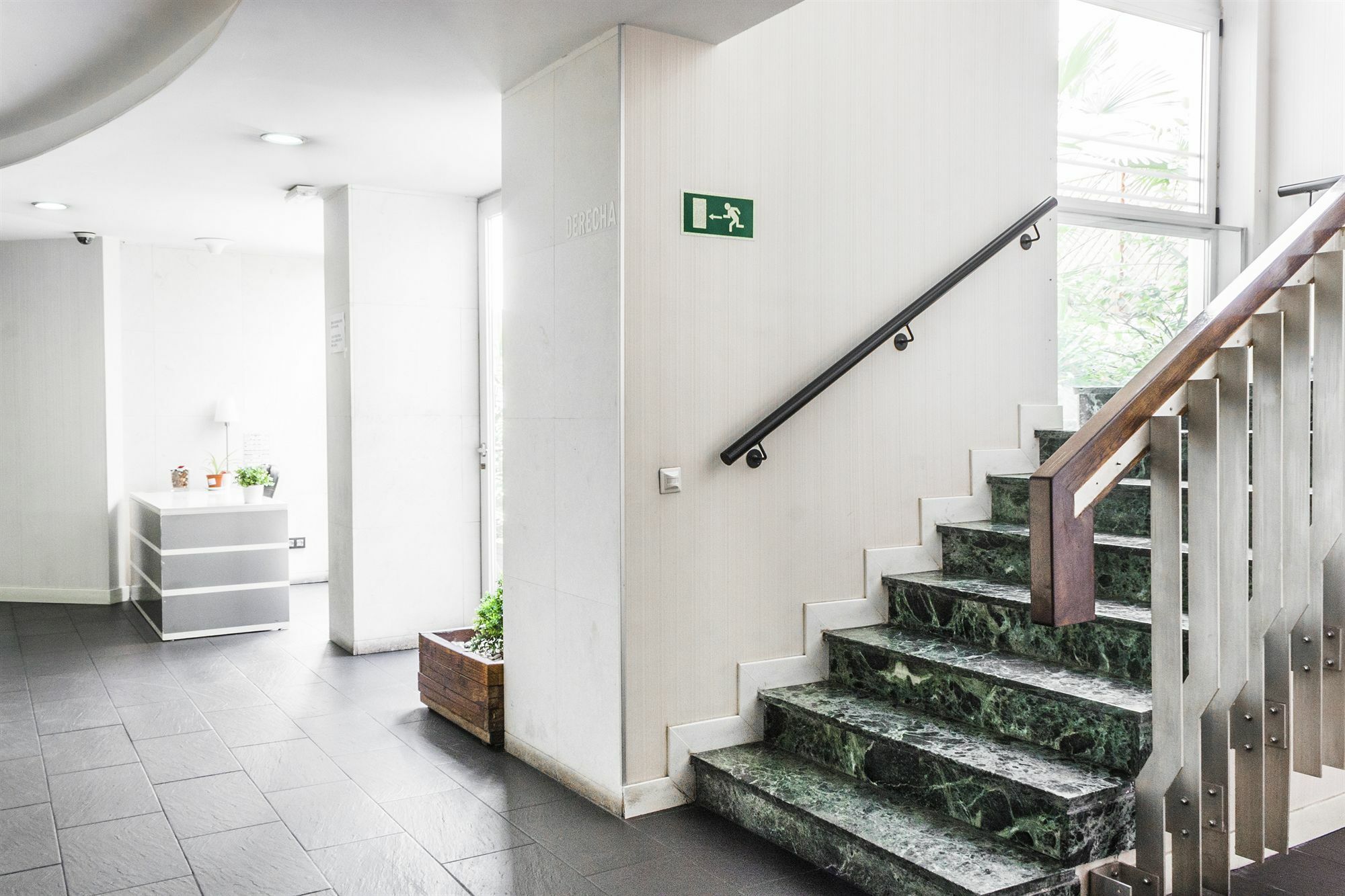 Gran Via Suites Мадрид Екстериор снимка